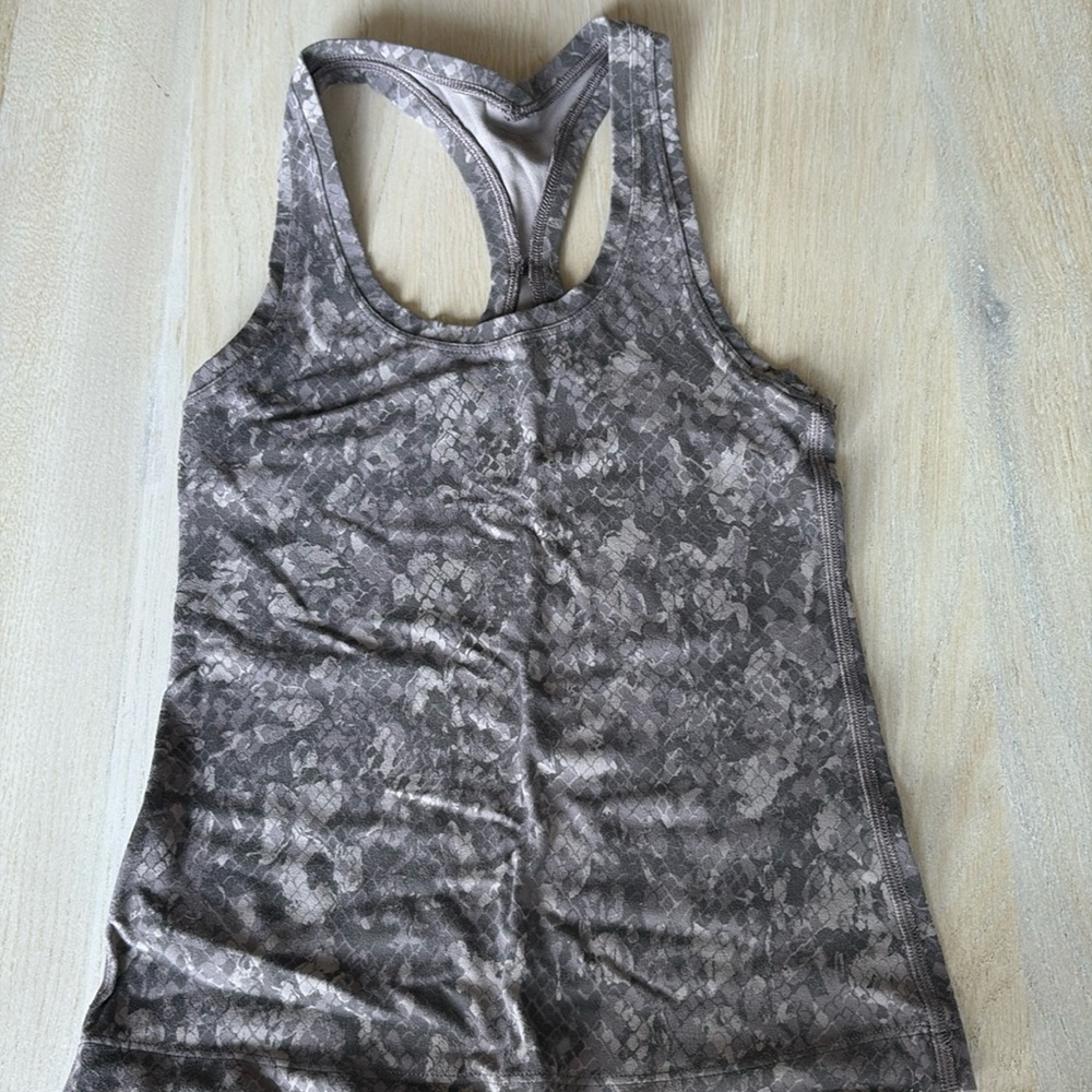 Lululemon one of a kind print Tank!